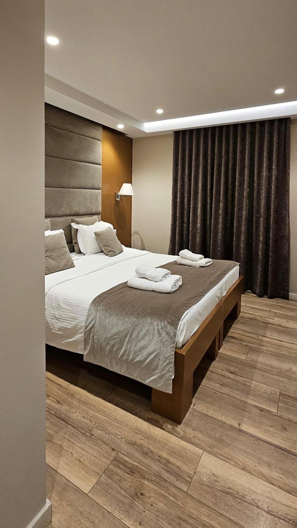 Hotel Queen Selitë e Vogël Exteriör bild