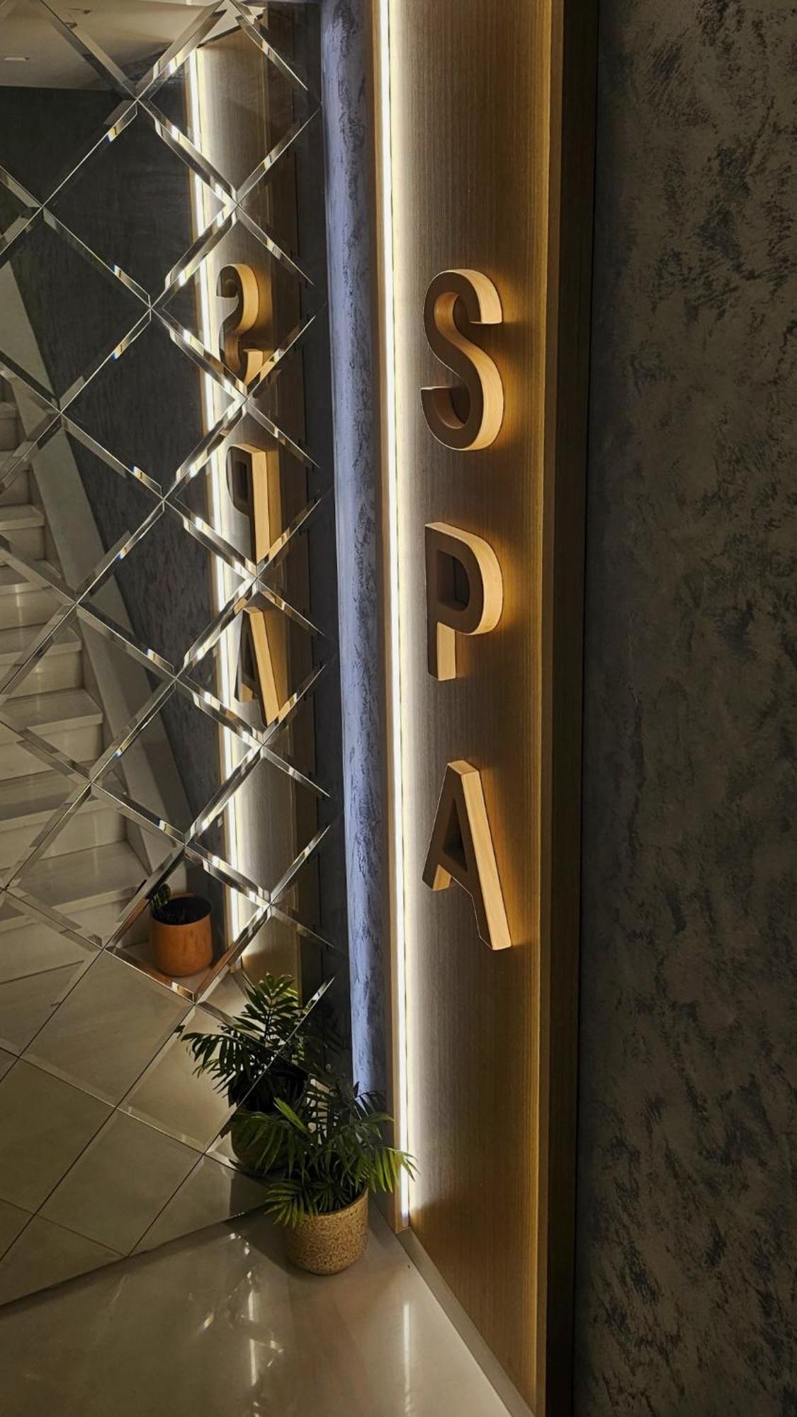 Hotel Queen Selitë e Vogël Exteriör bild