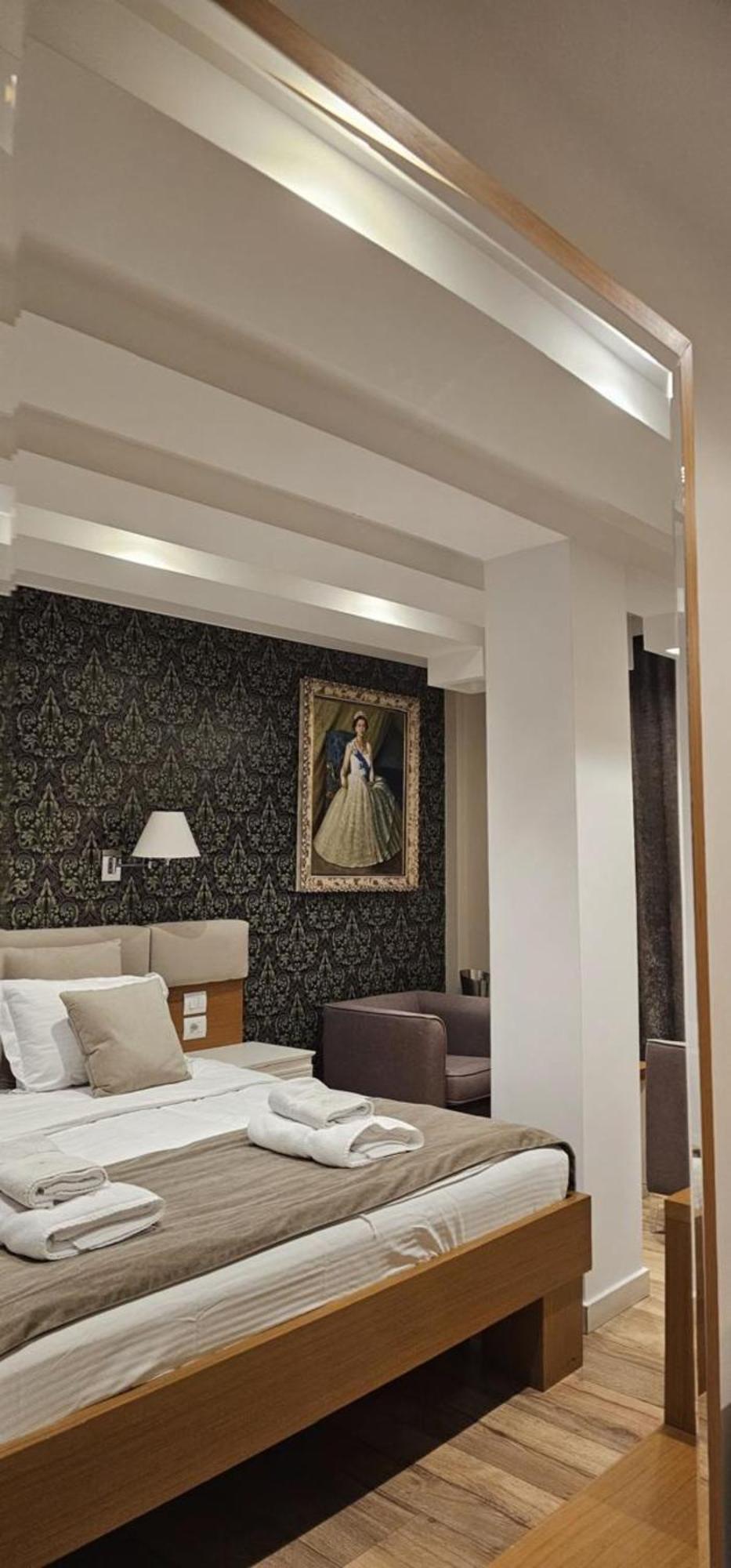 Hotel Queen Selitë e Vogël Exteriör bild