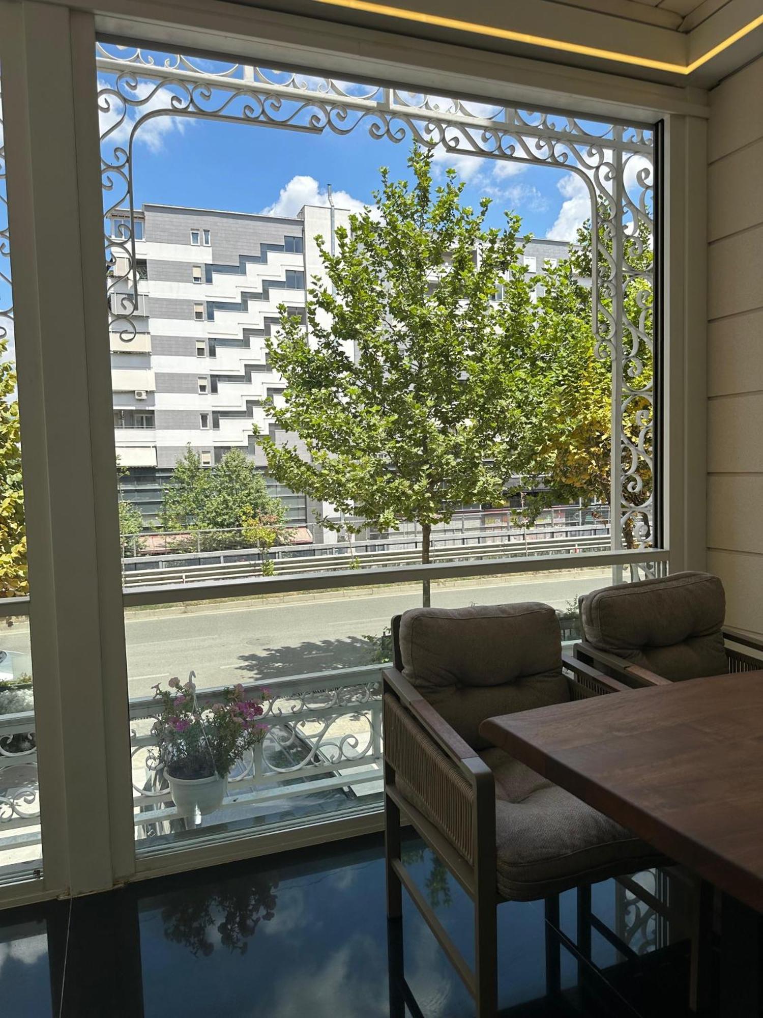 Hotel Queen Selitë e Vogël Exteriör bild