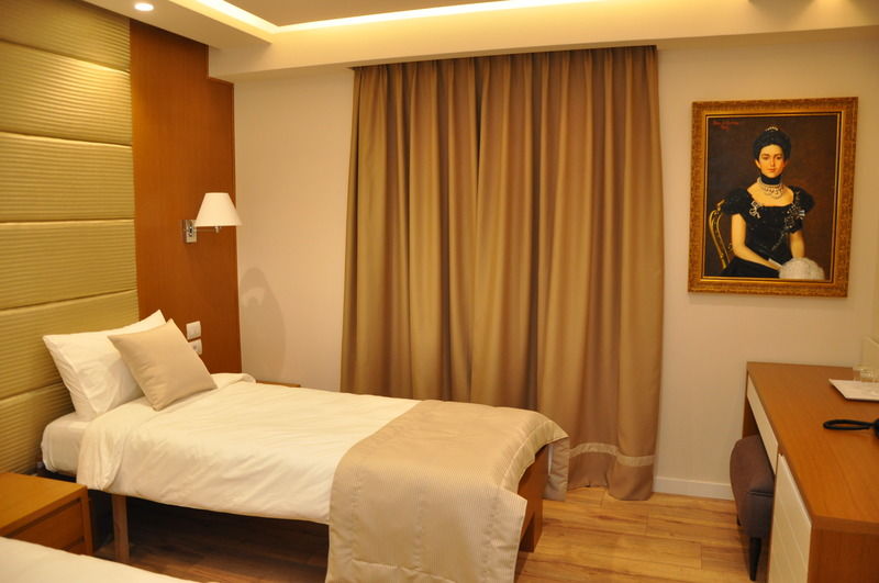 Hotel Queen Selitë e Vogël Exteriör bild