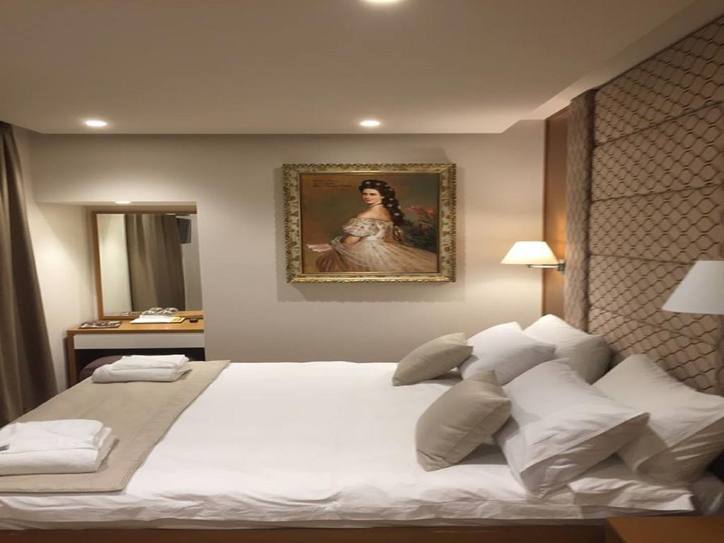 Hotel Queen Selitë e Vogël Exteriör bild